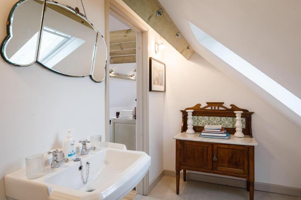 Stylish Cottage In The Pewsey Vale Марлборо Екстер'єр фото
