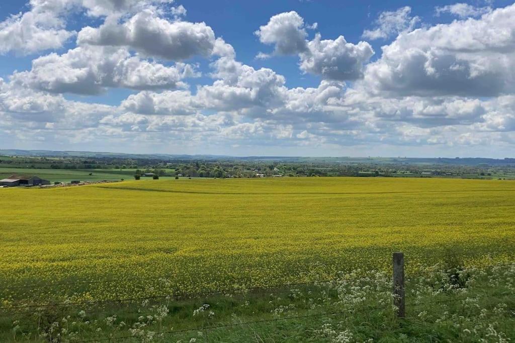 Stylish Cottage In The Pewsey Vale Марлборо Екстер'єр фото
